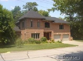 210 W 4th St, Williamstown, WV 26187