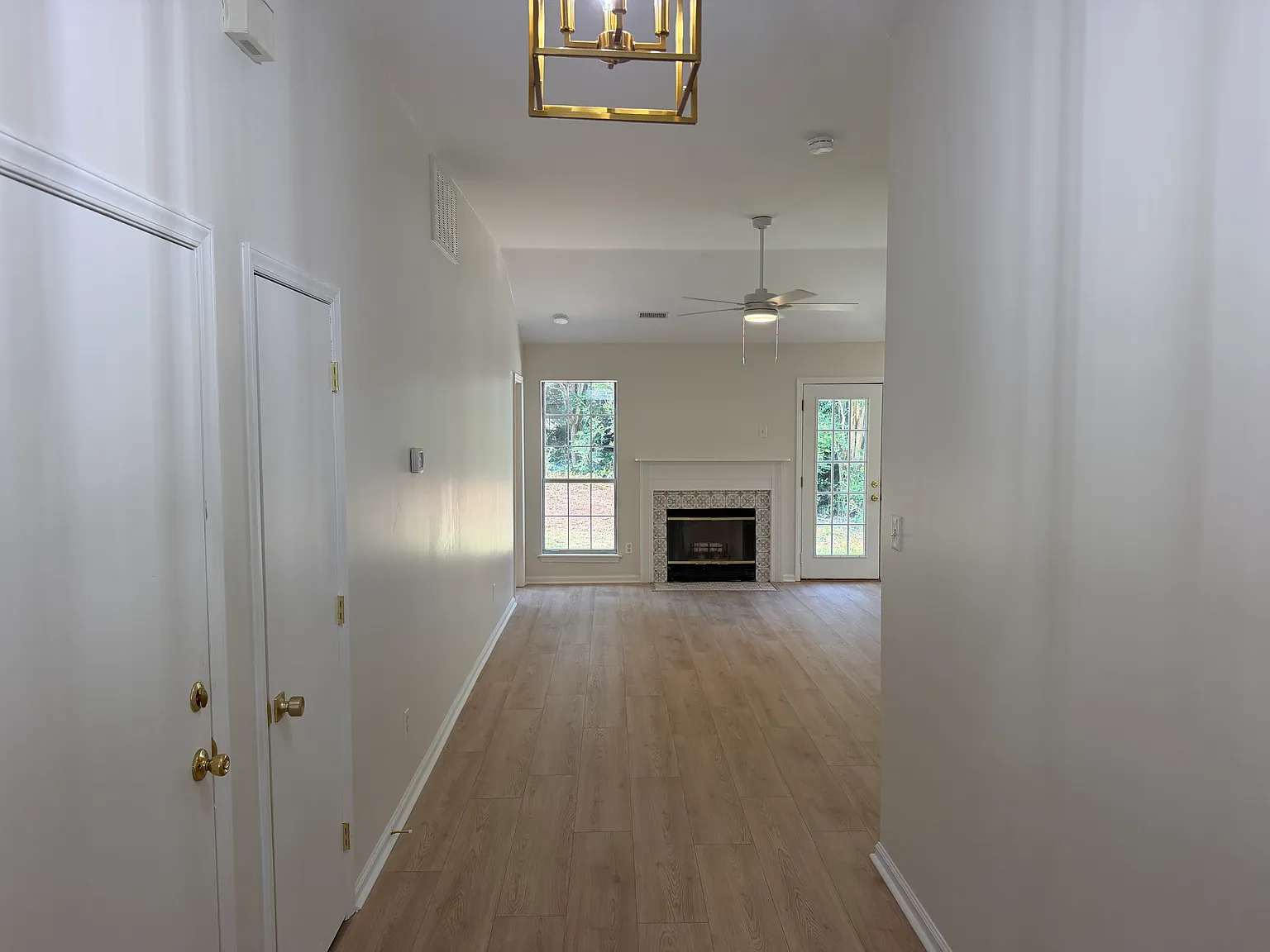 3 bed, 1257 sqft, $1,895 — Photo 3