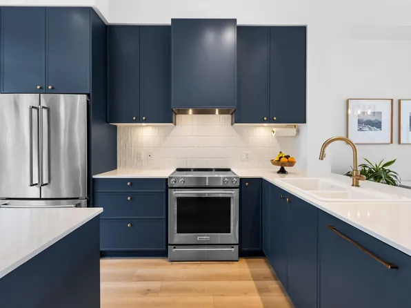 1340 Olmsted St #107, Coquitlam, BC V3E 0T2