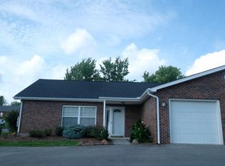 5 Boone Hill Ct, Johnson City, TN 37615
