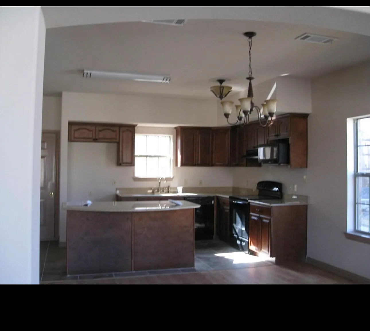 3 bed, 1805 sqft, $2,200 — Photo 3