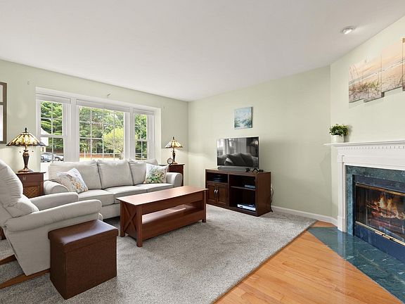 2nd image of 27 E Brookfield Dr
