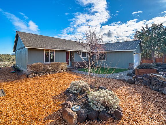 3rd image of 1565 Majestic Rock Dr