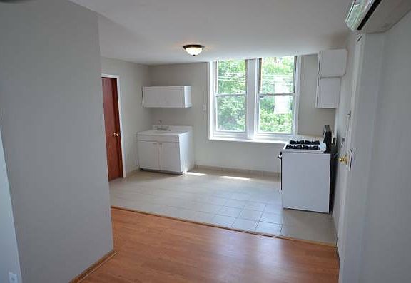 4th image of 2815 W 25th Pl APT 3
