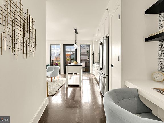 2nd image of 1011 M St NW Unit 703