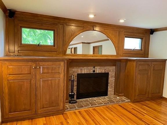 3rd image of 9459 Oakhurst Ct