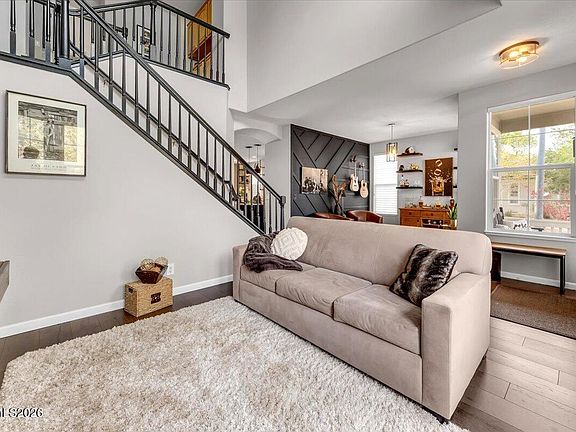 4th image of 1045 Greenwich Way