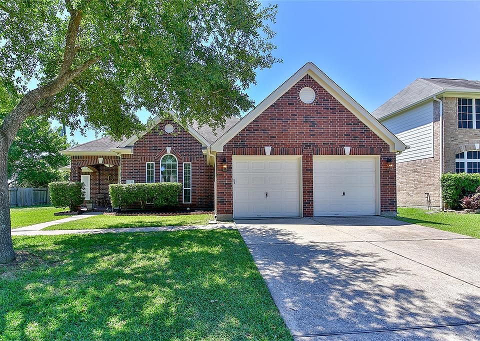 1st image of 1831 Pinewood Court Dr