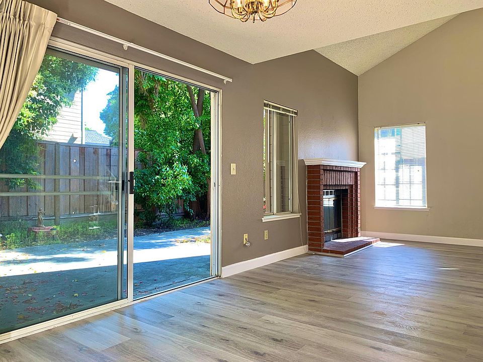 1st image of 2956 Carrington Ct