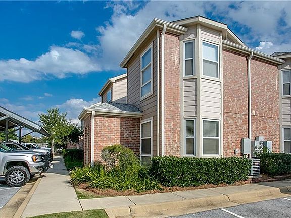 4th image of 600 13th St E APT 313