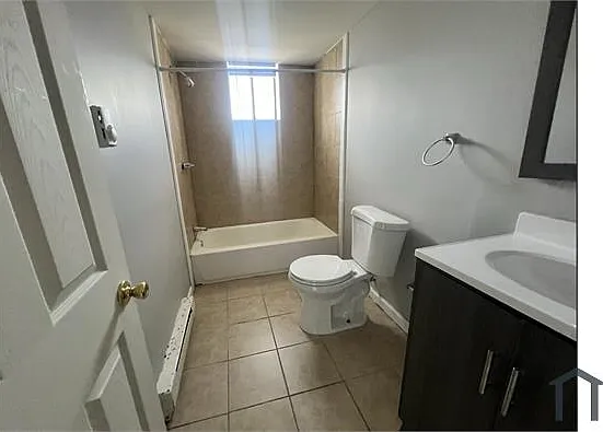Studio, $825 — Photo 3