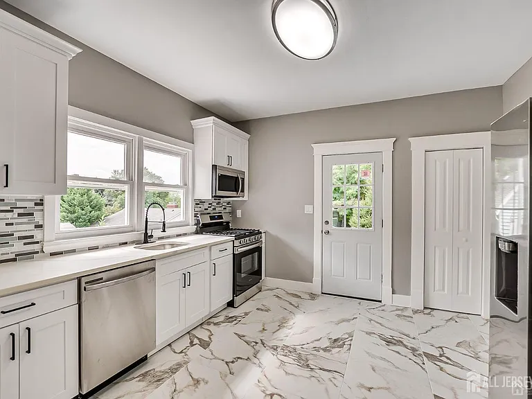 48 Johnson Pl — Photo 13
