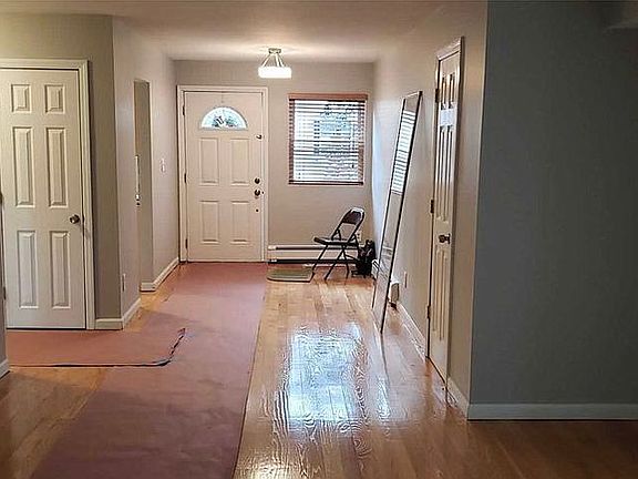 5th image of 812 Towne House Village
