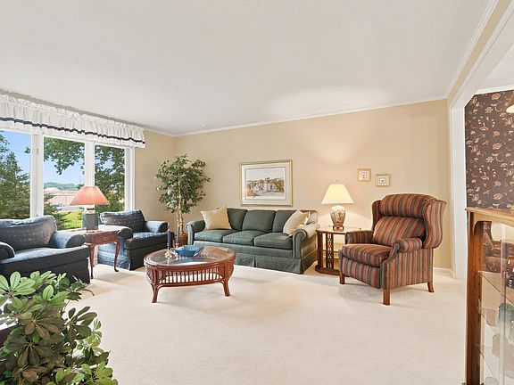 4th image of 1313 Brighton Rd