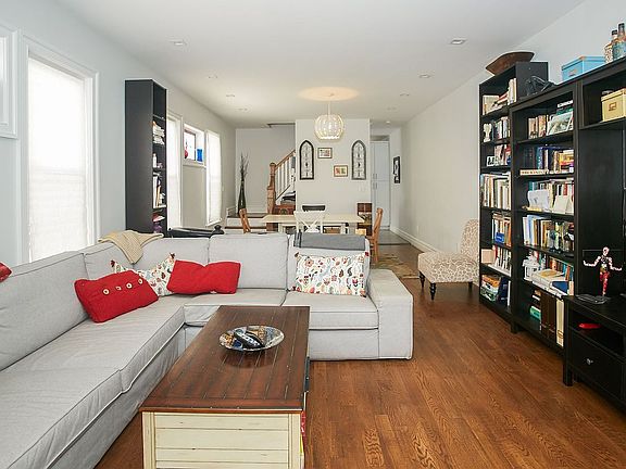 3rd image of 4016 Avenue