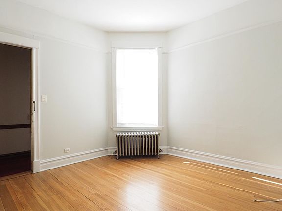 2nd image of 1612 W Berteau Ave #2W