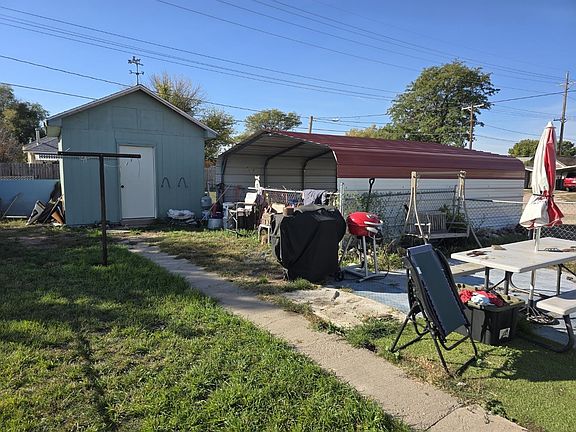 5th image of 1645 Forrest St