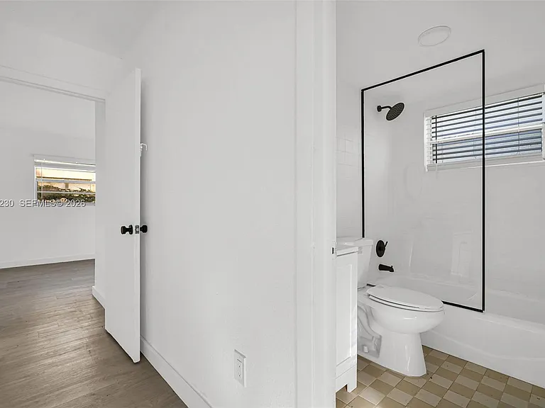8295 NE Miami Ct #4 — Photo 35