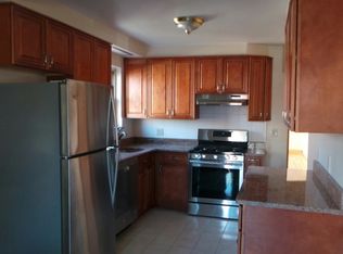 5936 72nd St, Maspeth, NY 11378