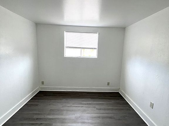 4th image of 93677 Newport Ave