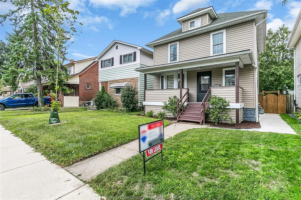3 bed, 1.5 bath, $2,500 — Photo 3