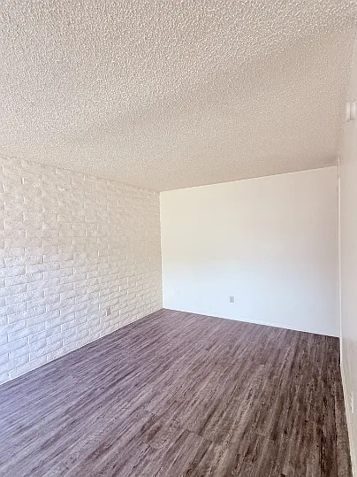 BROADWAY APARTMENTS — Photo 59