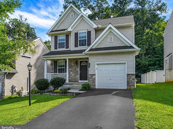 2nd image of 135 Sunbury Way