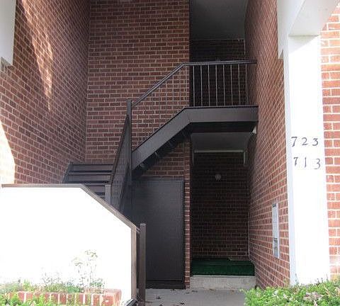2nd image of 712 Colony Dr #712