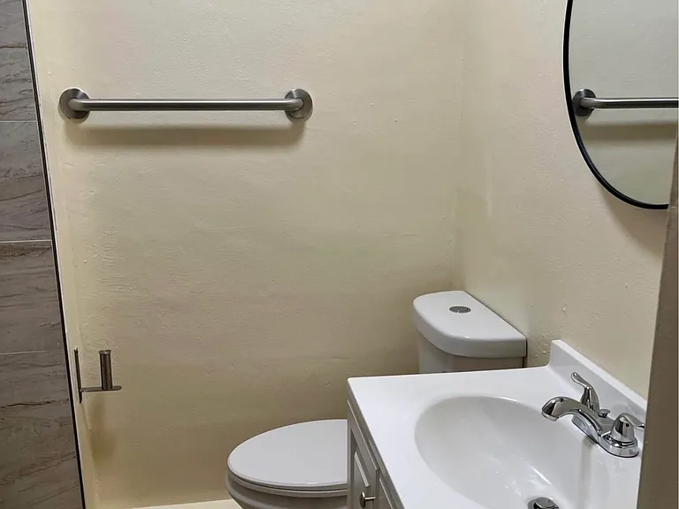 2101 W Kyra Dr #1 — Photo 3