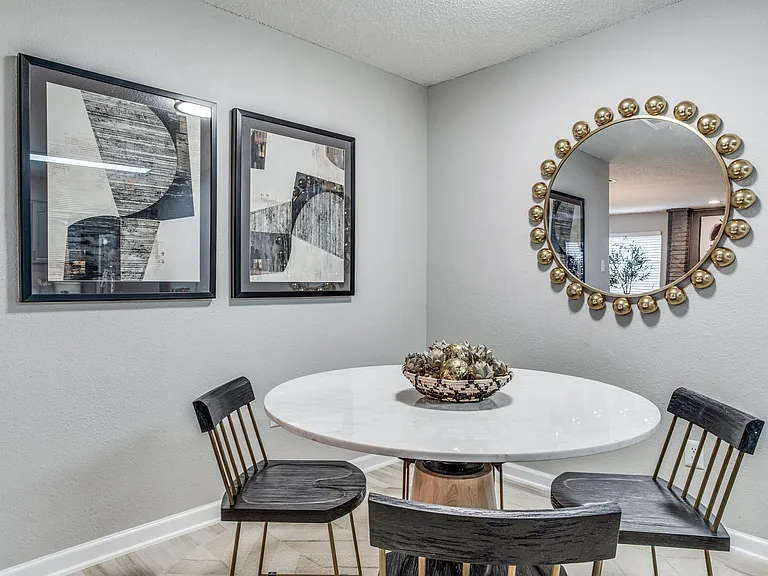 Evaline Apartments — Photo 14