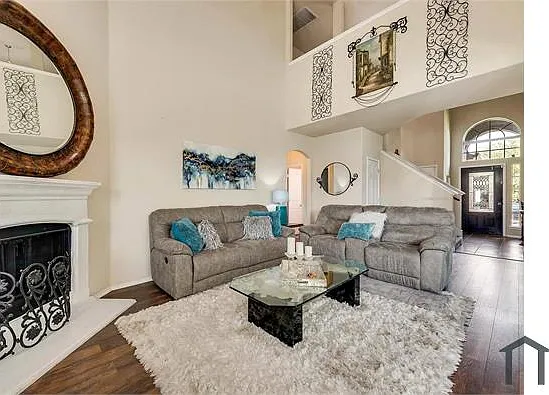 6 bed, 2476 sqft, $3,700 — Photo 2