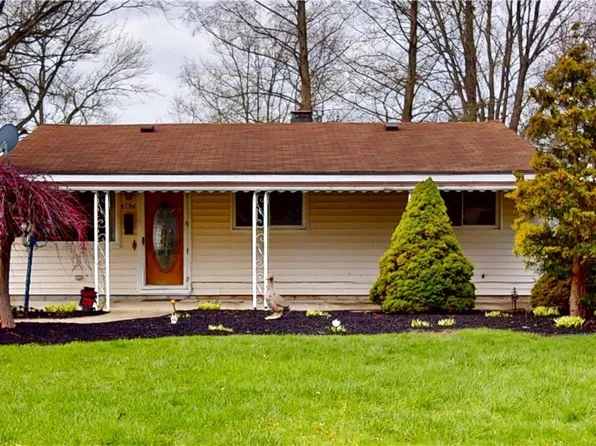 4790 Robinwood Dr, Mentor, OH 44060