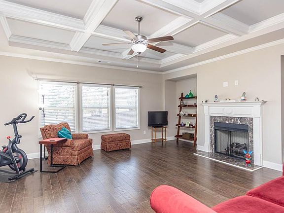 3rd image of 829 W Union Grove Cir