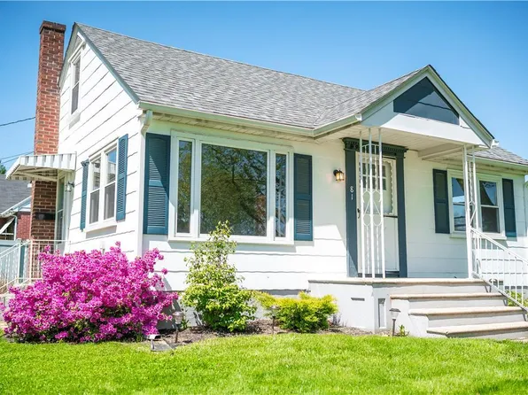 81 Henry Ave, Nazareth, PA 18064