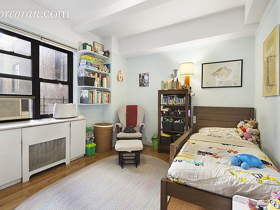 4th image of 229 E 79th St #4C