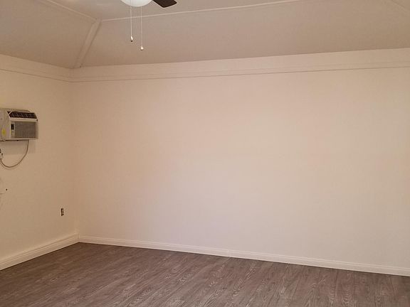 4th image of 7744 Louise Ave