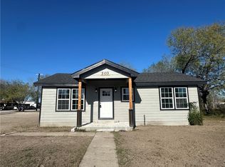 203 E Blair St, Three Rivers, TX 78071