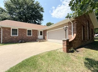2027 S Wellington Ave, Springfield, MO 65807