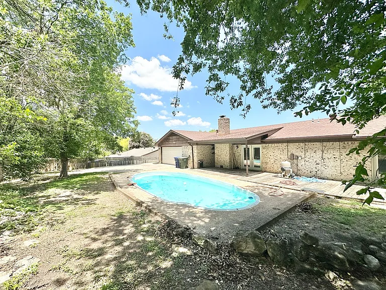 912 Laurie Ln — Photo 36