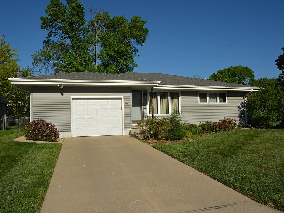 1st image of 2725 Oleander Ct