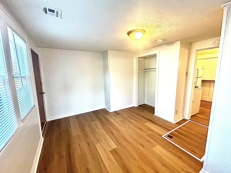 856 S Millwood Ave #1 — Photo 9