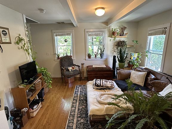 3rd image of 825 N Aurora St #3