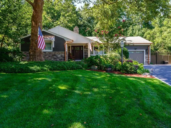 3 Greenview Circle, Huntington, NY 11743