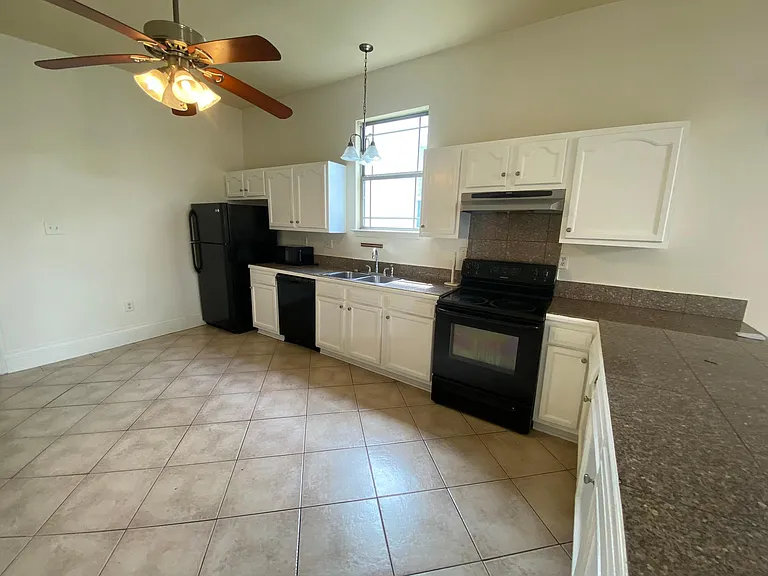 1215 Annette St #A — Photo 6