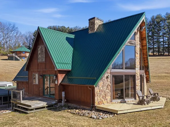 251 Forbes St, Cedar Bluff, VA 24609