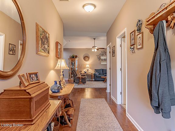 5th image of 238 Twin Spring Ct