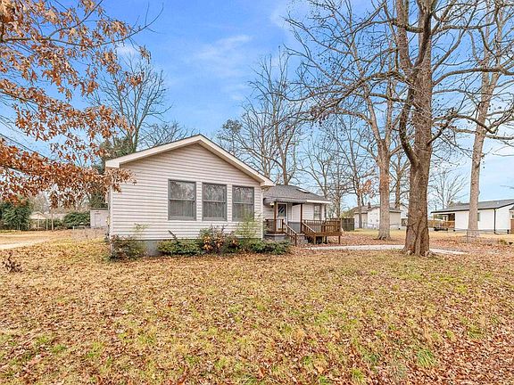 3rd image of 119 Sutton Dr