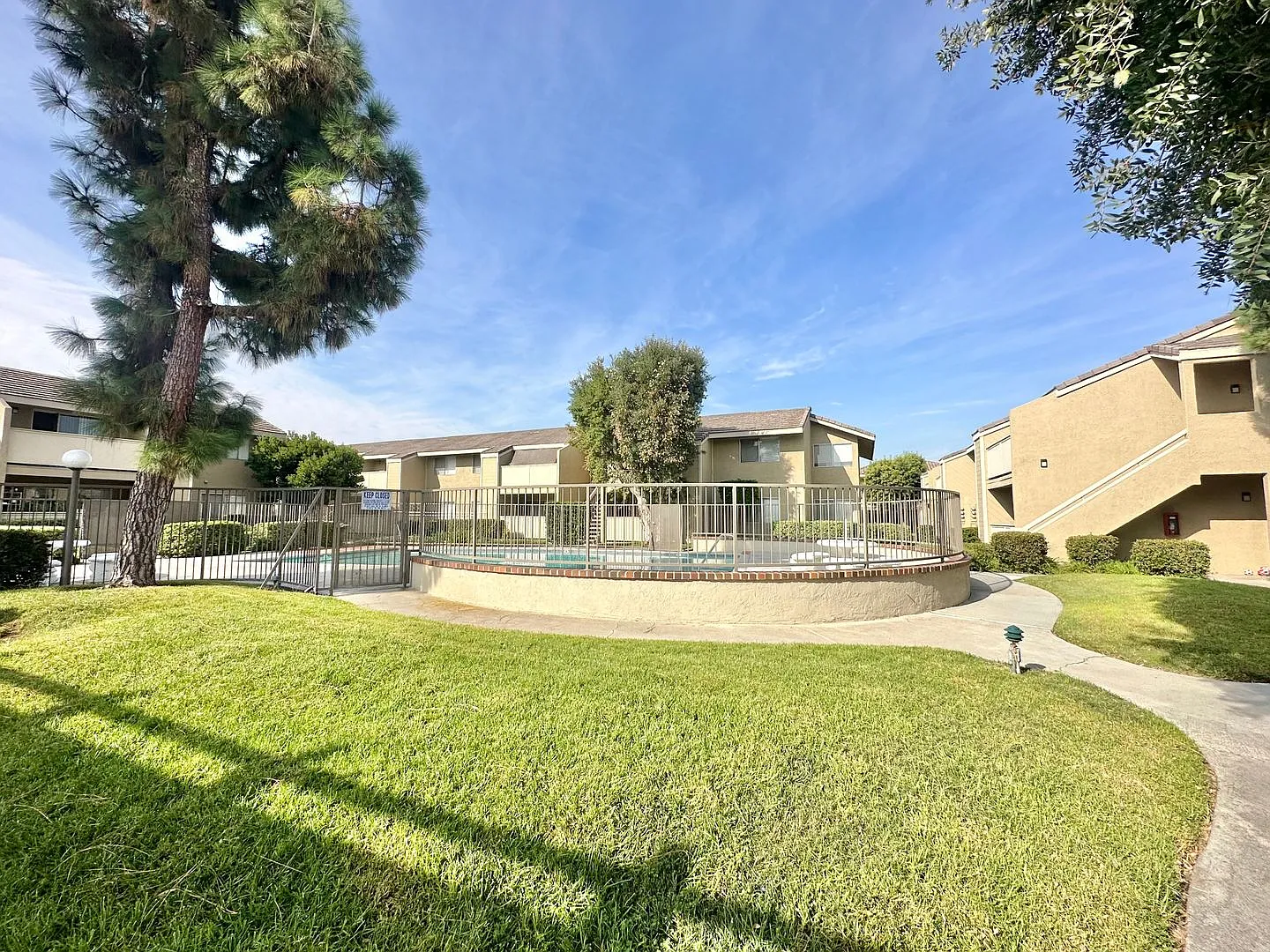 Buena Vista Apartments — Photo 2