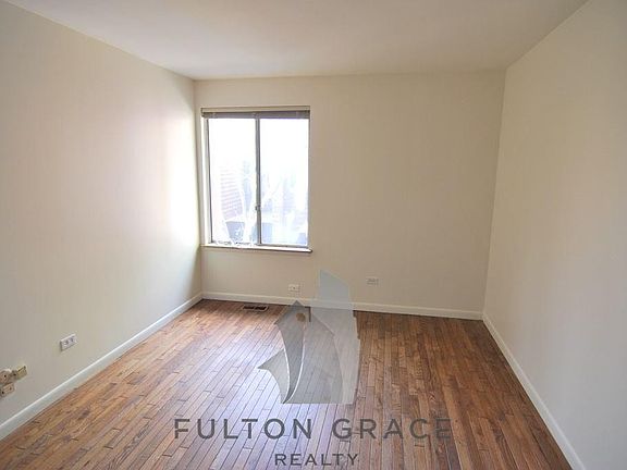 5th image of 1621 W Belle Plaine Ave #A