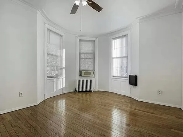 48 Jefferson Avenue image 9 of 27